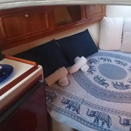 Scugnizzo Boat