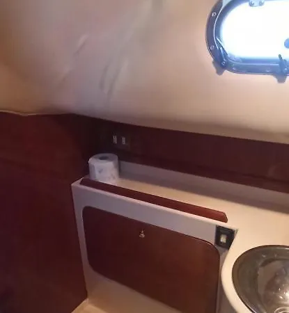 Botel Scugnizzo Boat