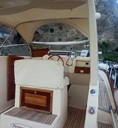 Scugnizzo Boat *